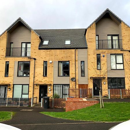 Sheffield City Centre , Free Wifi & Parking - Private Room - Shared House Buitenkant foto