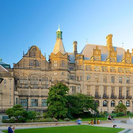 Sheffield City Centre , Free Wifi & Parking - Private Room - Shared House Buitenkant foto