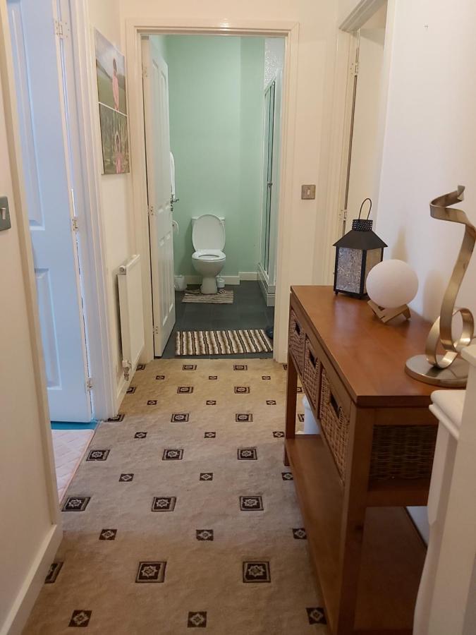Sheffield City Centre , Free Wifi & Parking - Private Room - Shared House Buitenkant foto