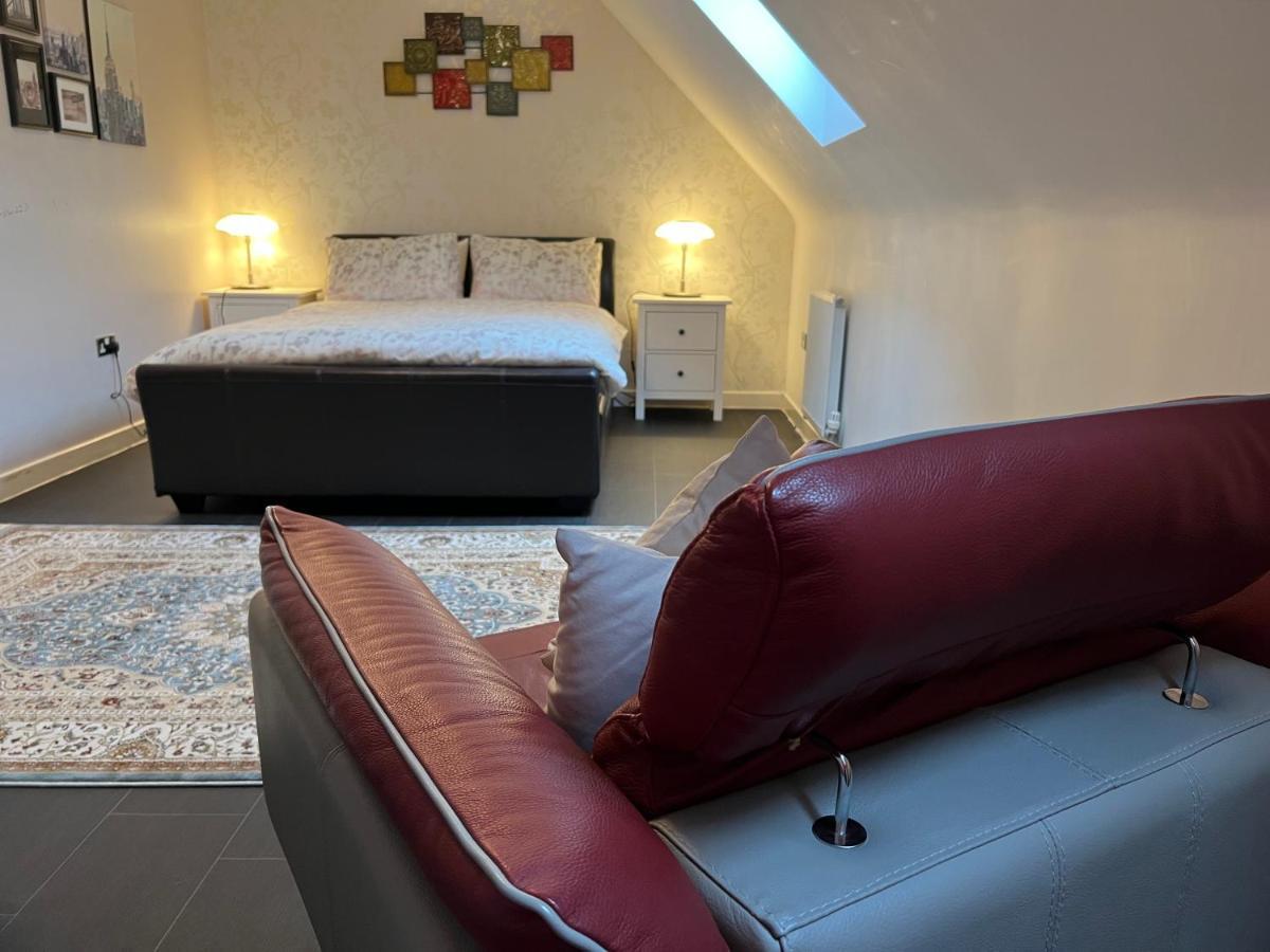 Sheffield City Centre , Free Wifi & Parking - Private Room - Shared House Buitenkant foto