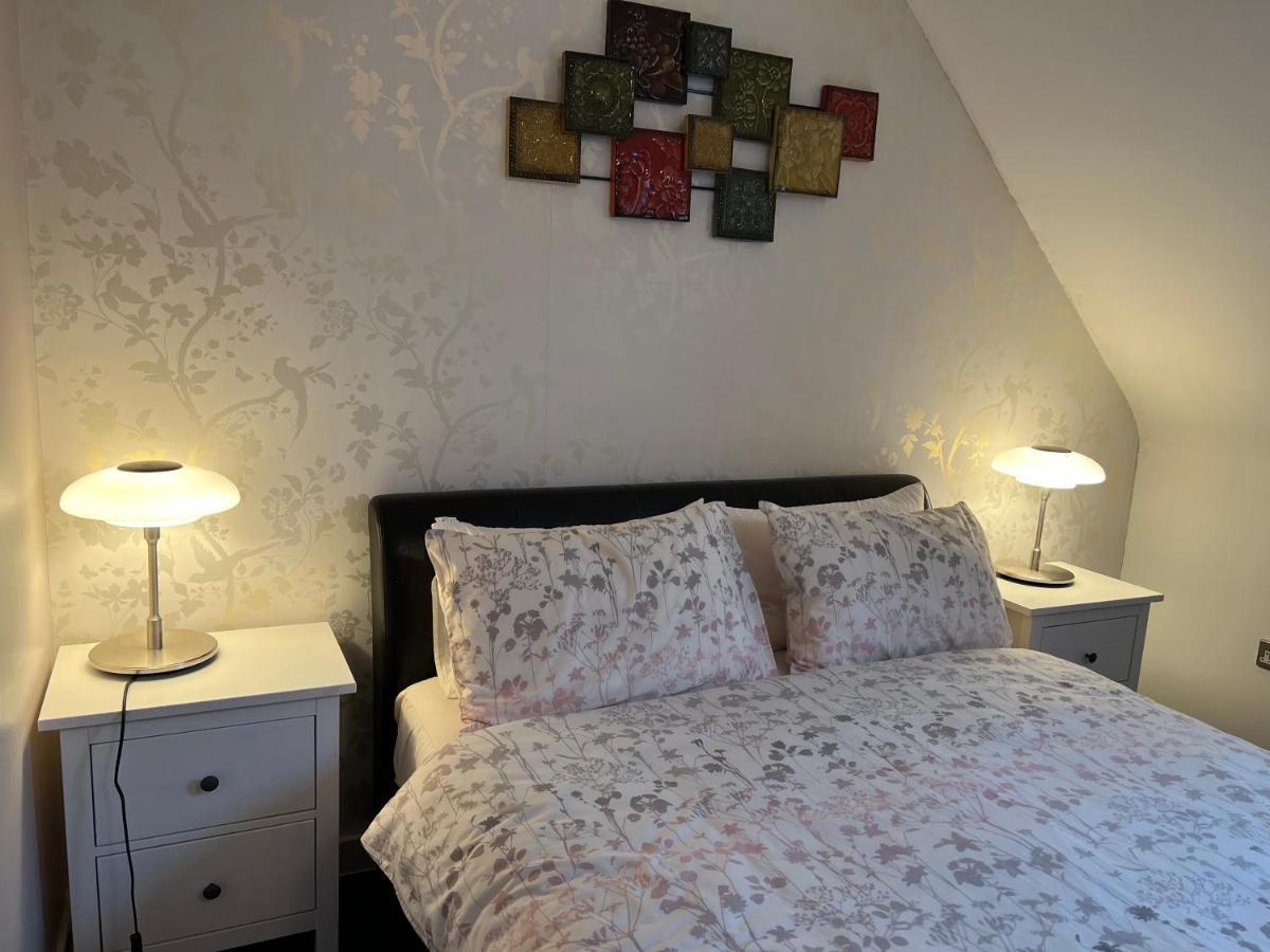 Sheffield City Centre , Free Wifi & Parking - Private Room - Shared House Buitenkant foto