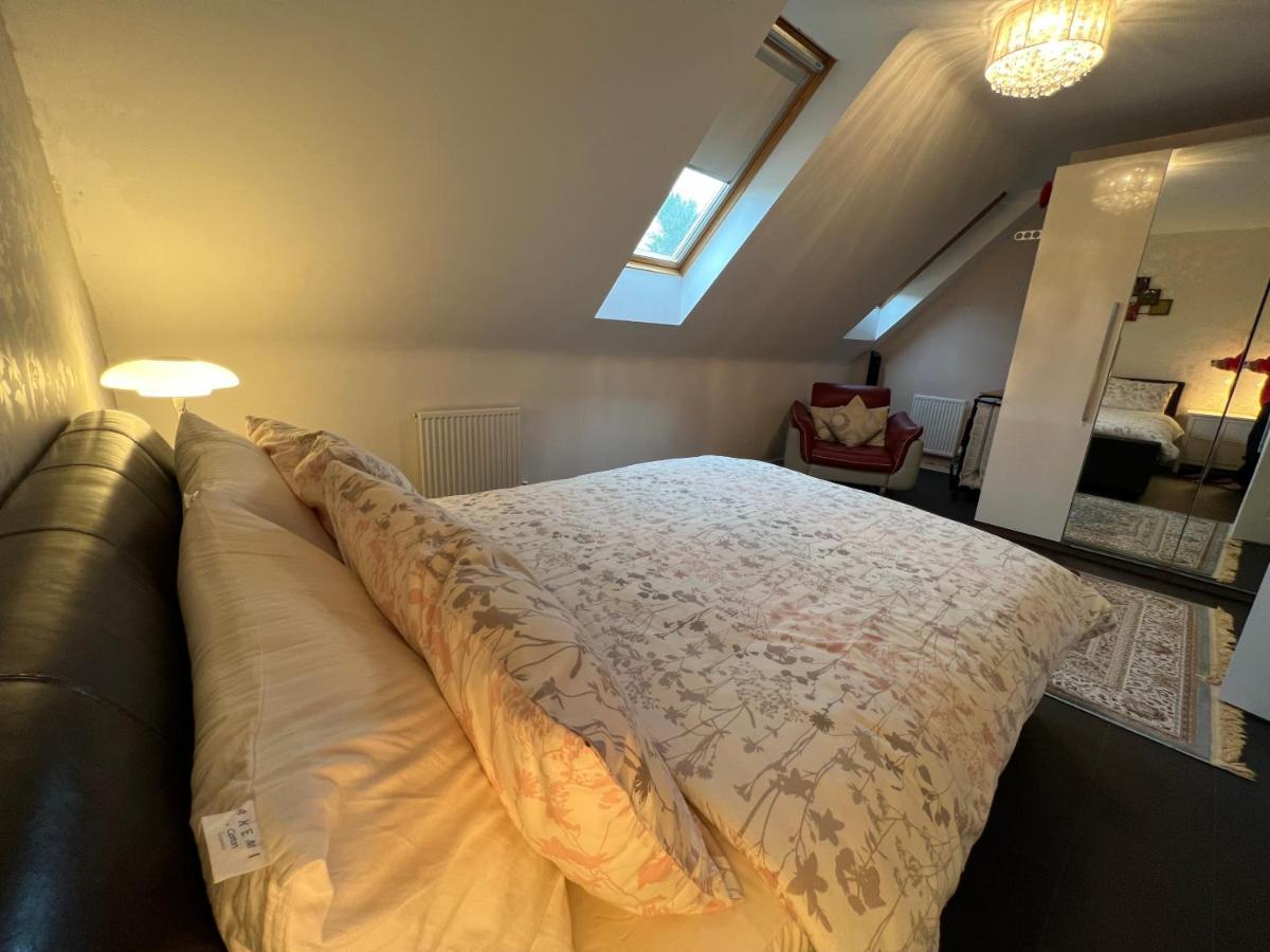 Sheffield City Centre , Free Wifi & Parking - Private Room - Shared House Buitenkant foto