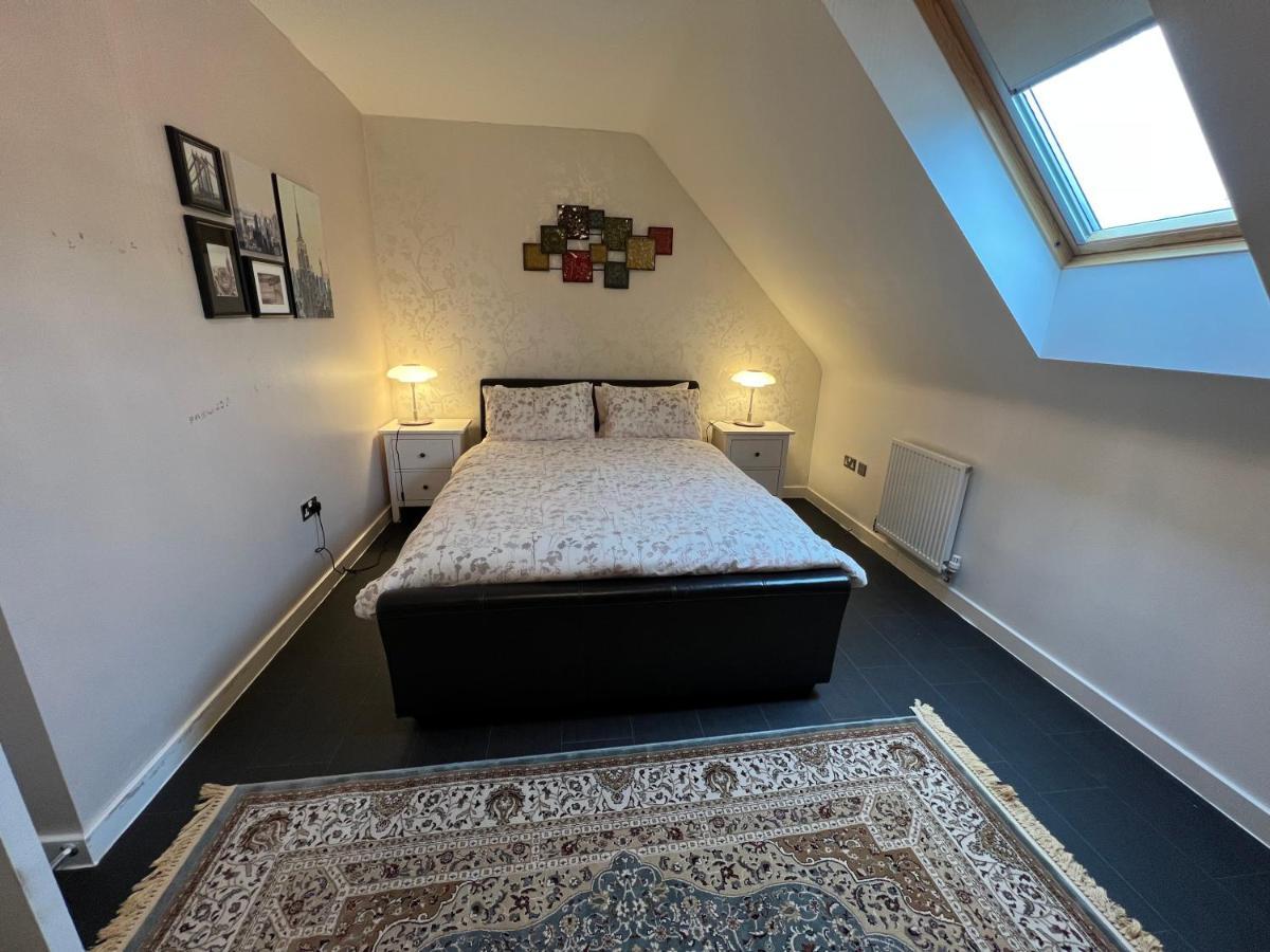 Sheffield City Centre , Free Wifi & Parking - Private Room - Shared House Buitenkant foto